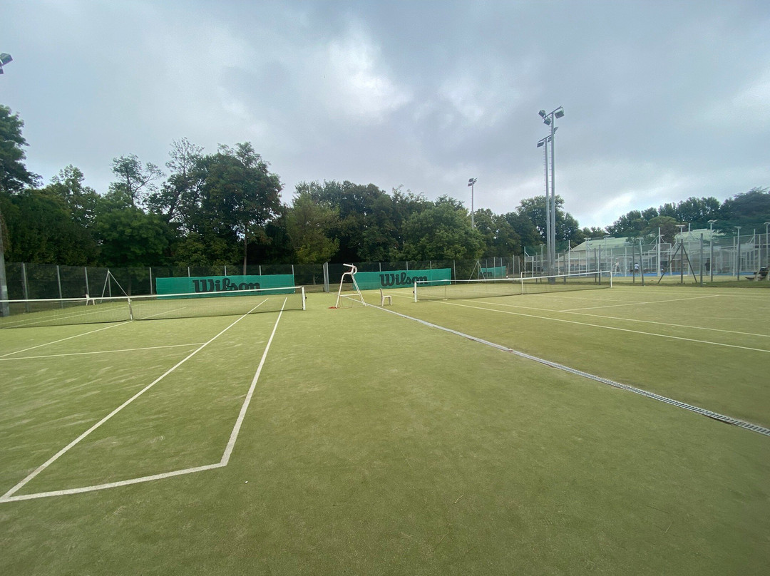 Grand Stade les Capellans-Saint-Cyprien必去景点