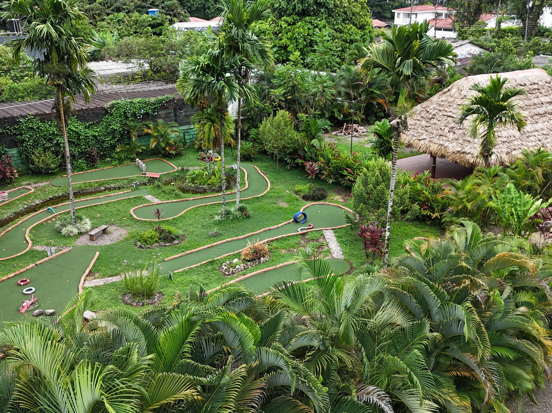 VillaGolf Minigolf y Centro de Entrenamiento-比亚维森西奥必去景点