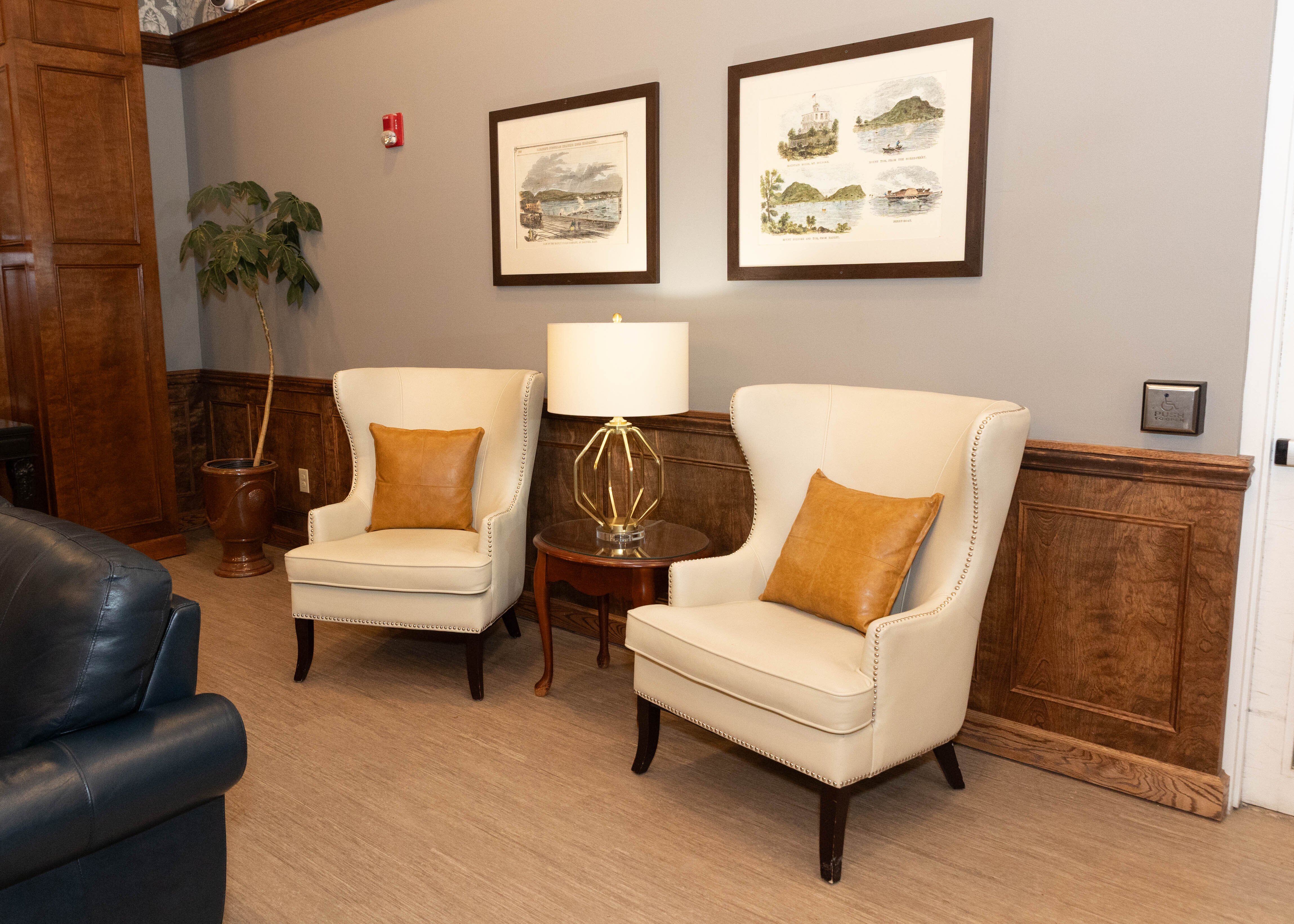 D. Hotel Suites and Spa-官方