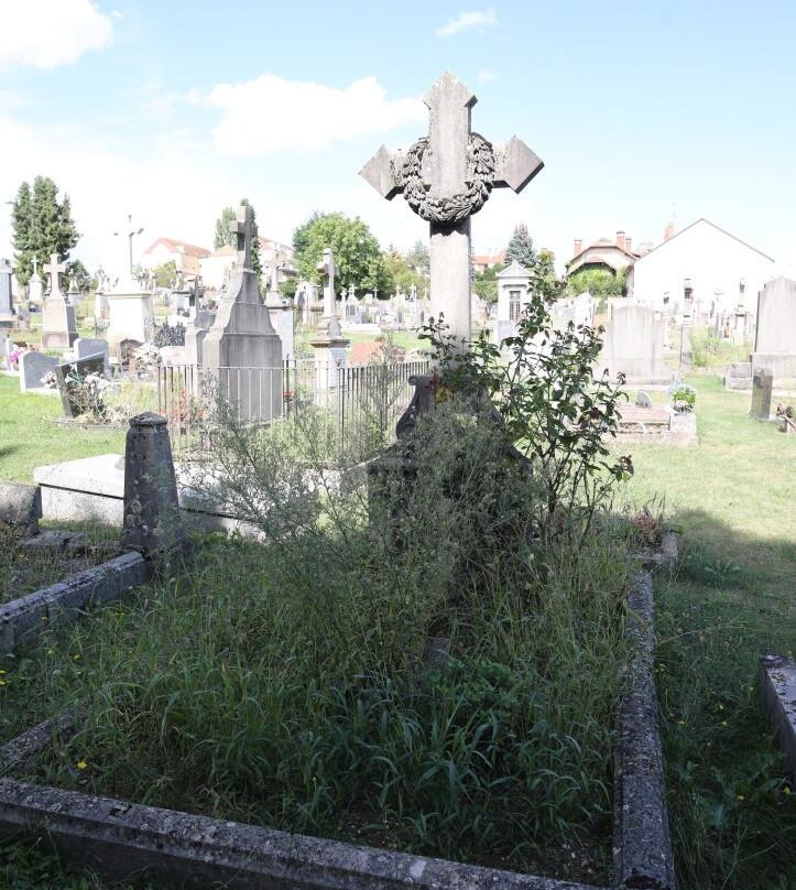 Cimetière De L'est-索恩河畔沙隆必去景点