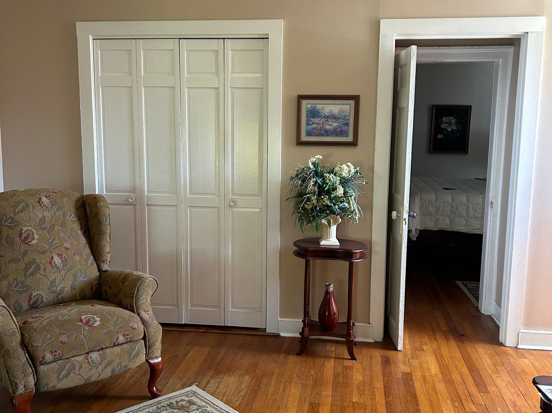 The McNutt House - Suites and Tour Home主图