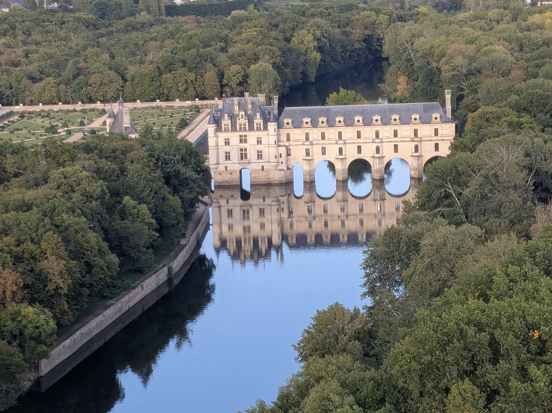 Art Montgolfieres-Saint-Georges-sur-Cher必去景点