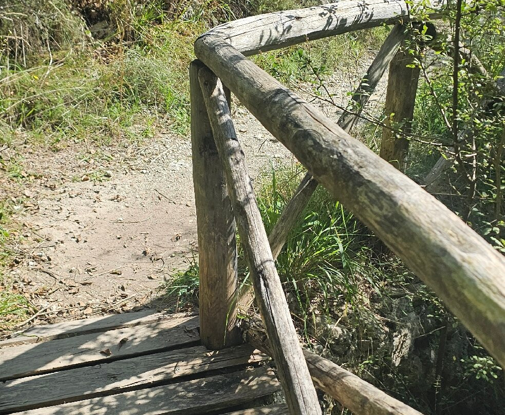 Cascata delle Vallocchie-Castel di Tora必去景点