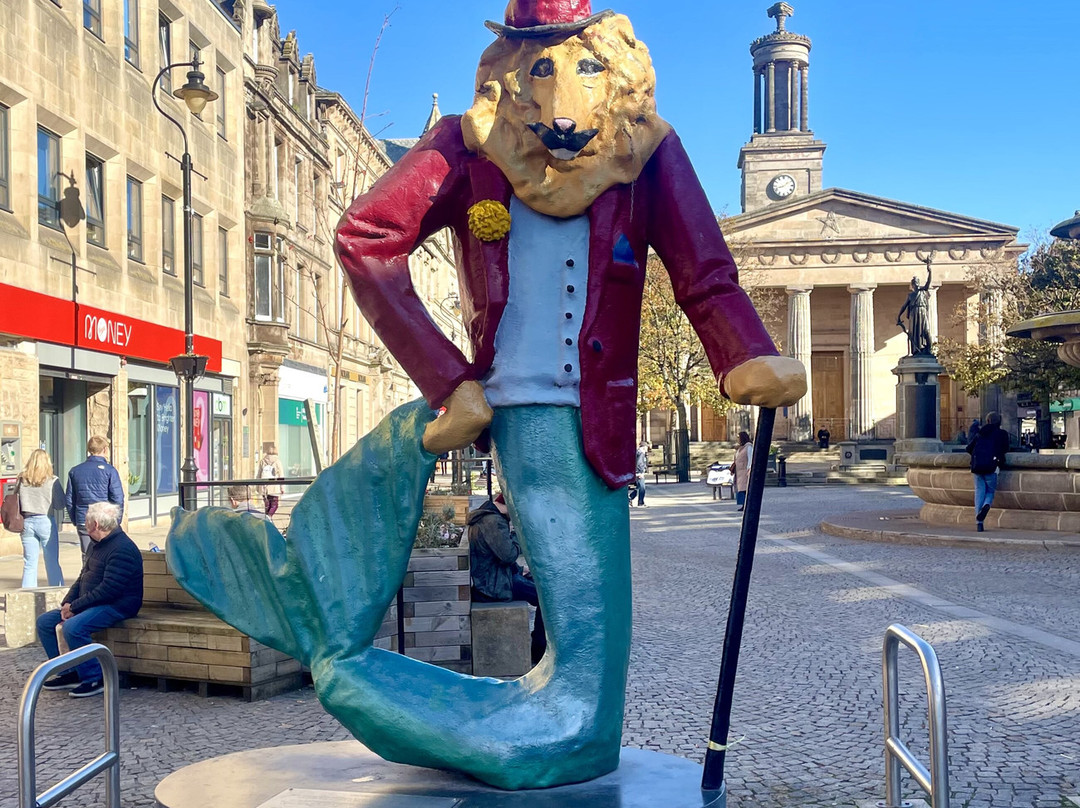 Dandy Lion Statue-埃尔金必去景点