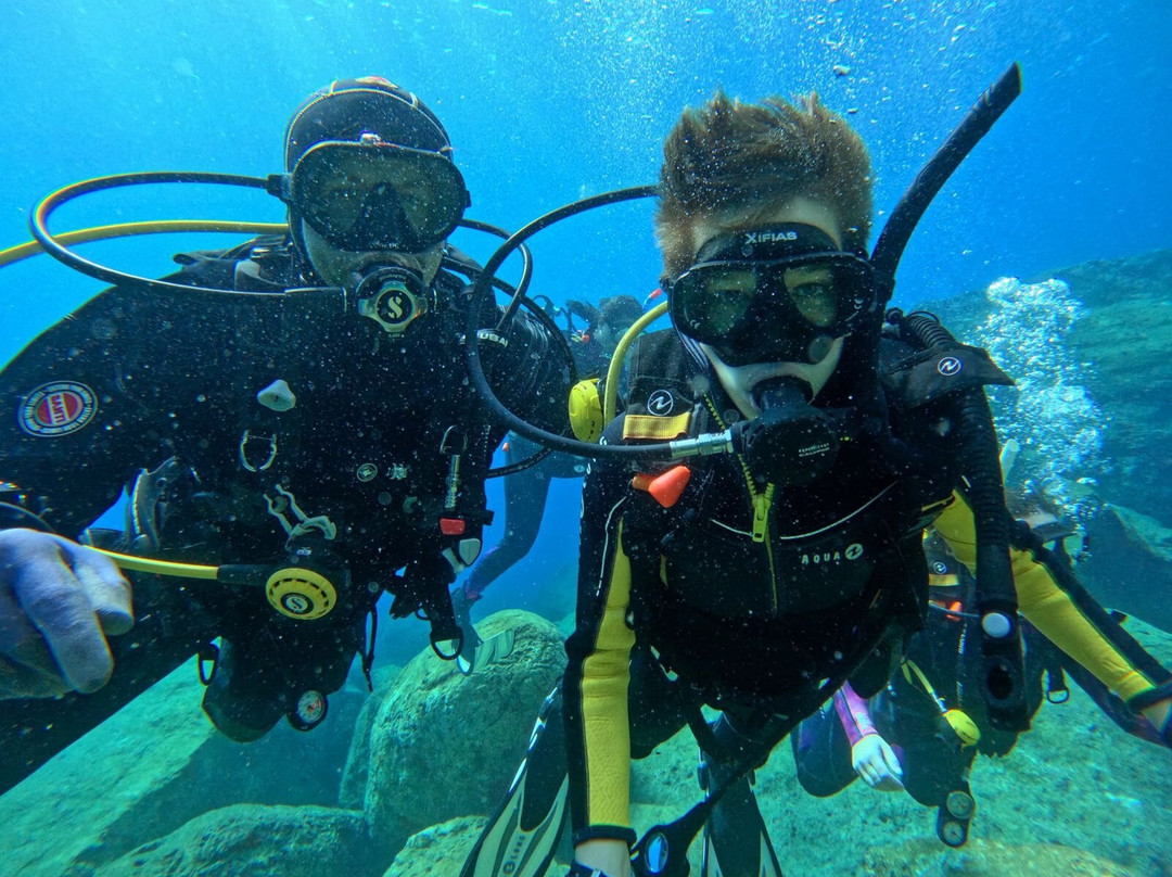 Diver's Corner-Palaia Fokaia必去景点