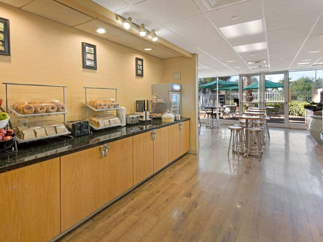 森赖斯酒店住宿-La Quinta Inn & Suites by Wyndham Sunrise