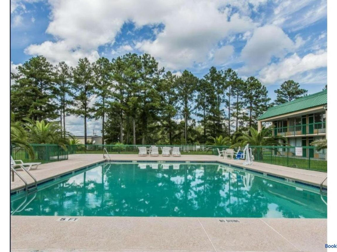 Travelers Inn Douglas By Oyo Us-441