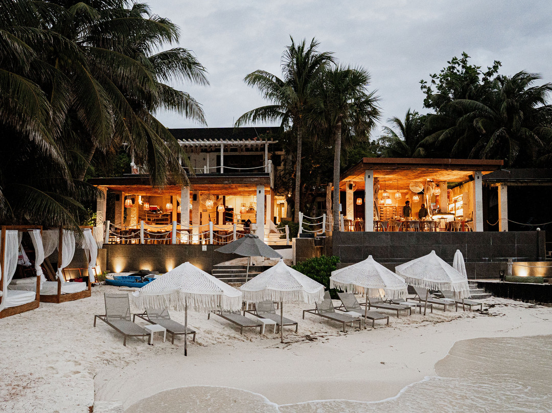 Loretta’s Restaurant & Beach Club