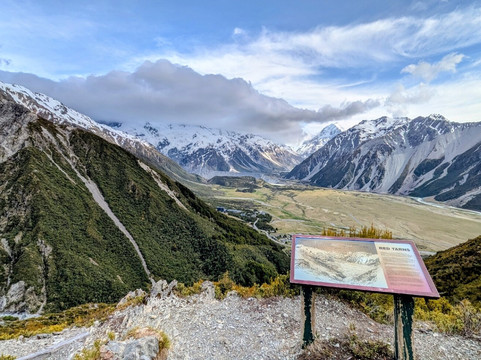 Red Tarns Track-库克山村庄必去景点