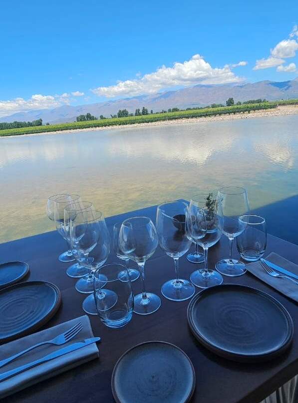 Adora Mendoza-门多萨必去景点