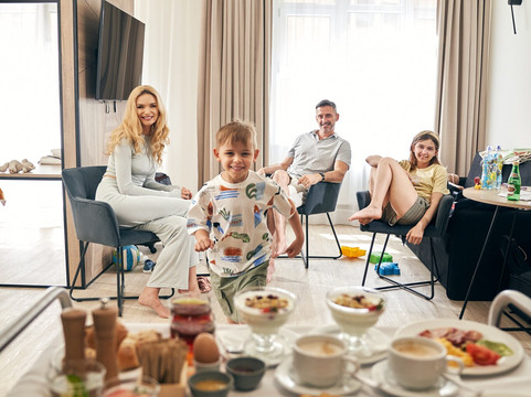 Factory Resort主图