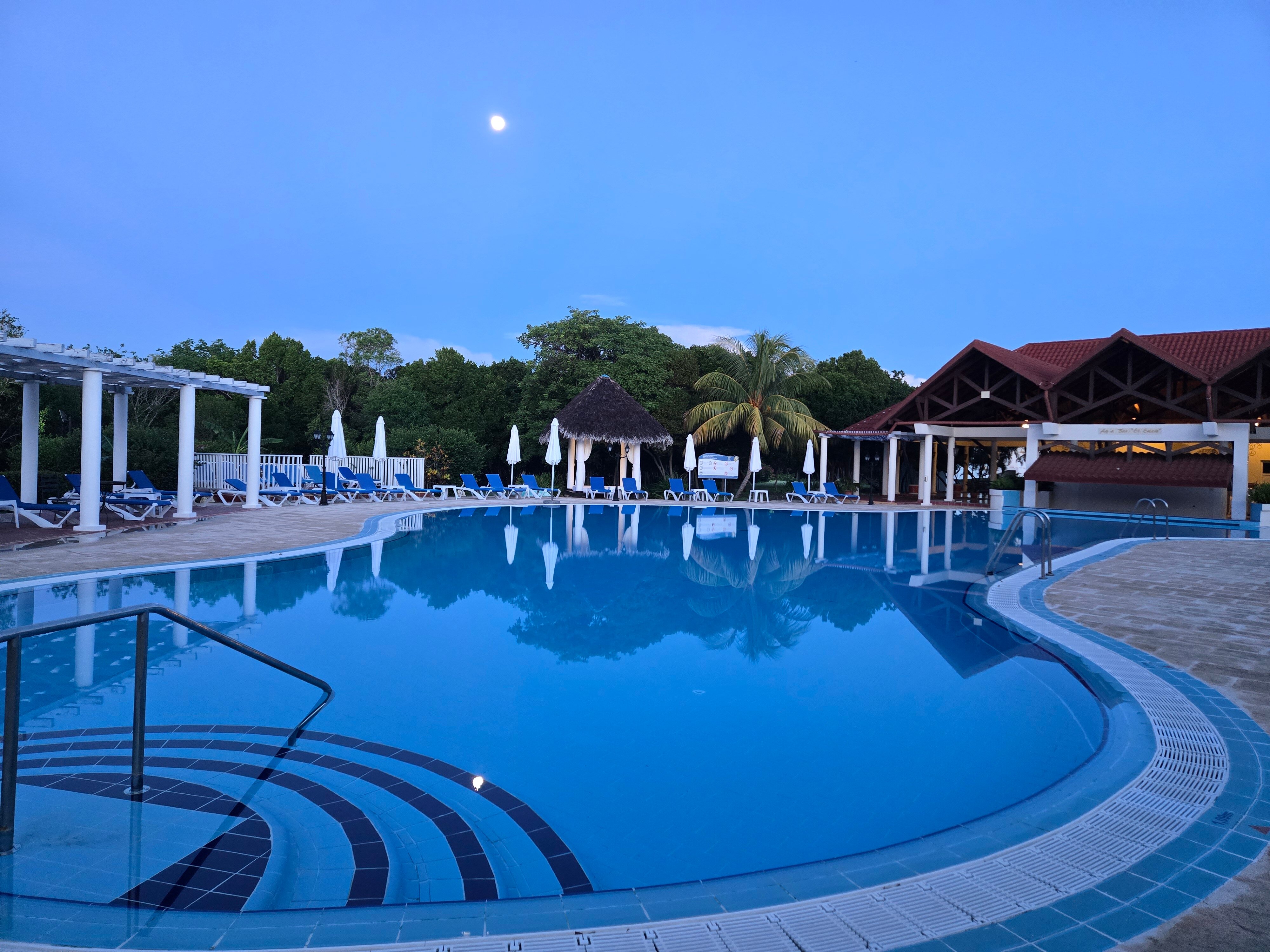 Playa Pesquero Hotel-泳池