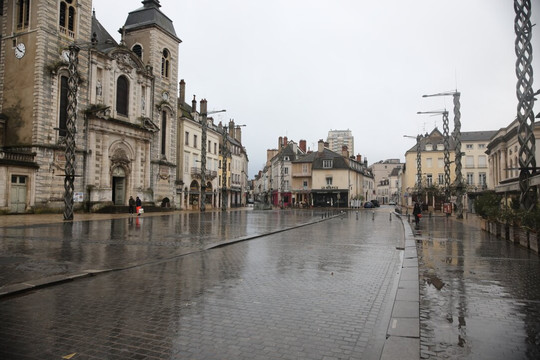 Place de l'Hôtel de Ville-索恩河畔沙隆必去景点