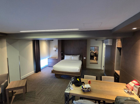 诺曼丁套房酒店主图