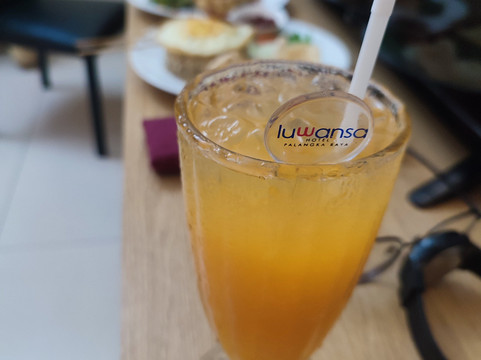 鲁旺萨酒店主图