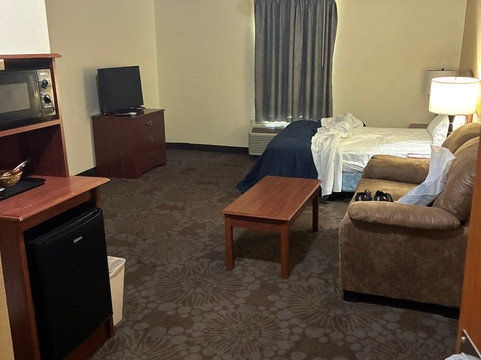 69号高速公路烛光套房酒店-近麦卡莱斯特主图