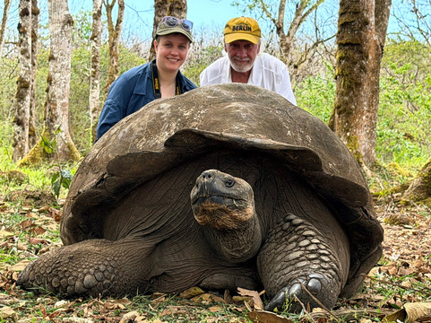 Galapagos by Local Guides-圣克鲁斯必去景点