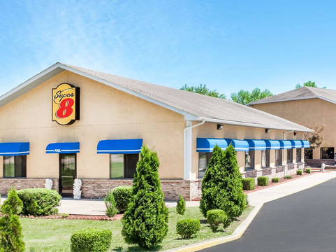 Cottage Grove酒店住宿-Super 8 by Wyndham Paris