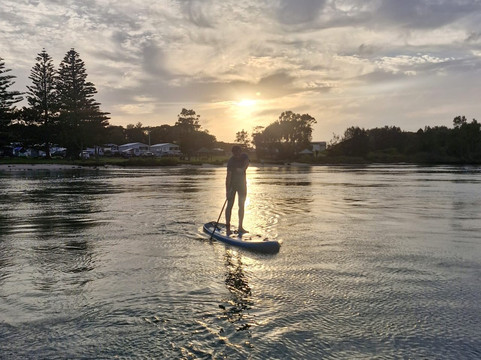 Stand Up Paddle Boarding Shellharbour-谢尔哈伯必去景点