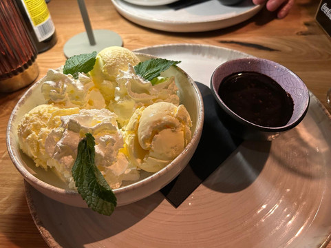 Losser餐馆和美食-Eetcafe 't Raedthuys