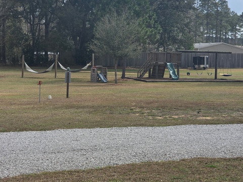 Holmes Creek Canoe Livery-Vernon必去景点