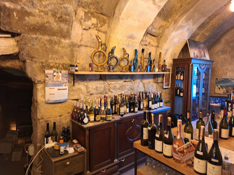 Vinodocia Wine & Art House-乌奇萨必去景点