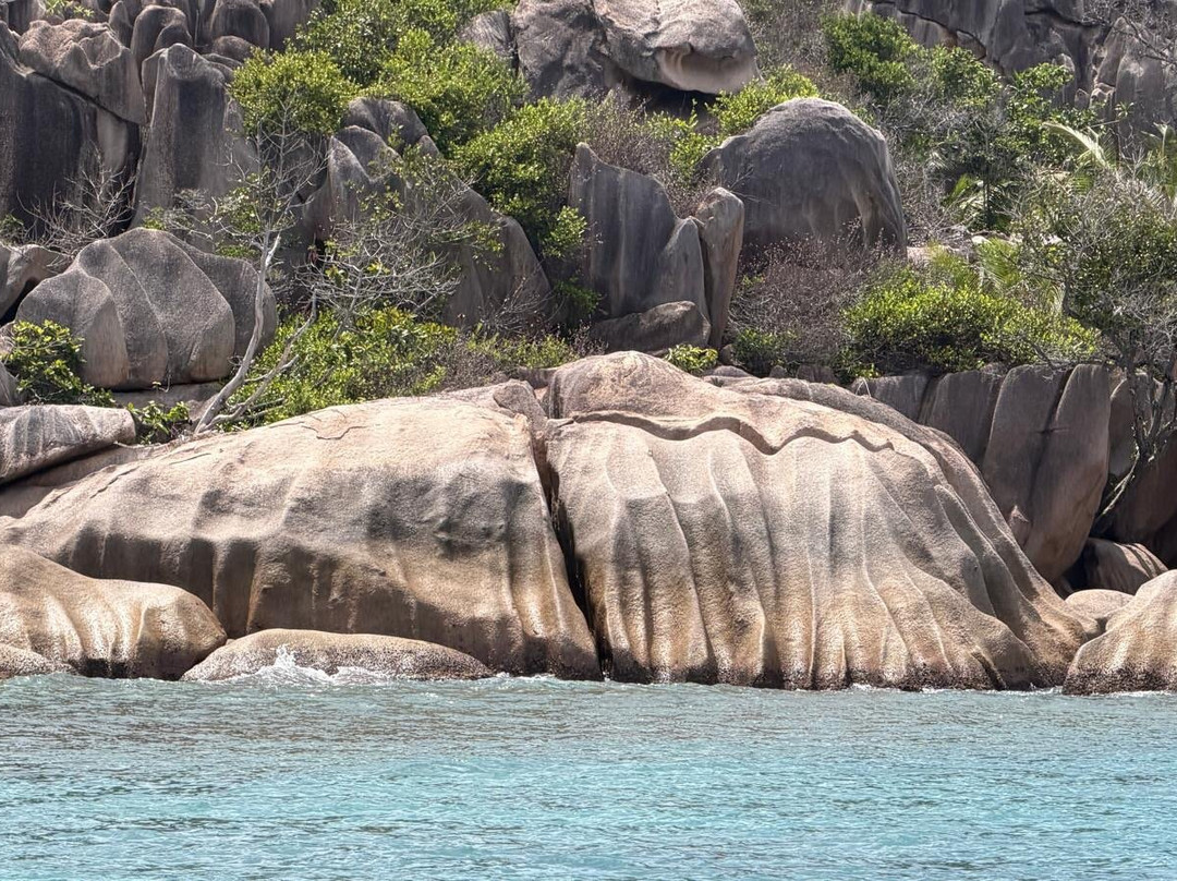 Belle Petra Boatcharter-La Passe必去景点