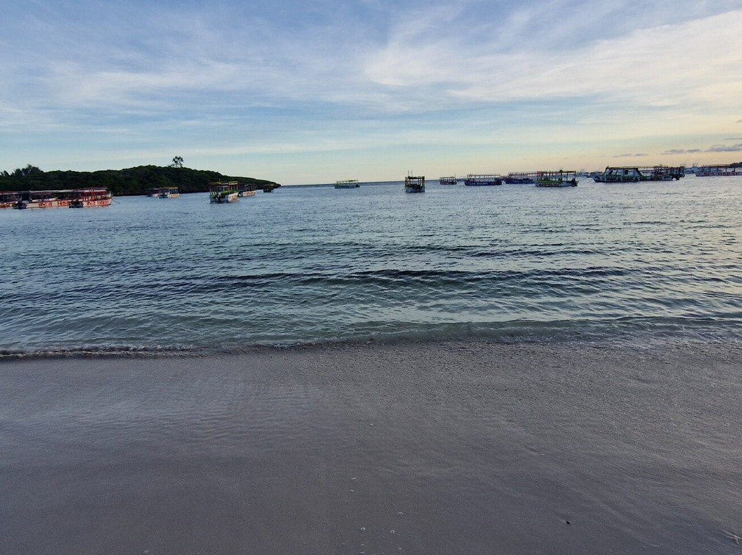 蔚蓝海湾村酒店主图