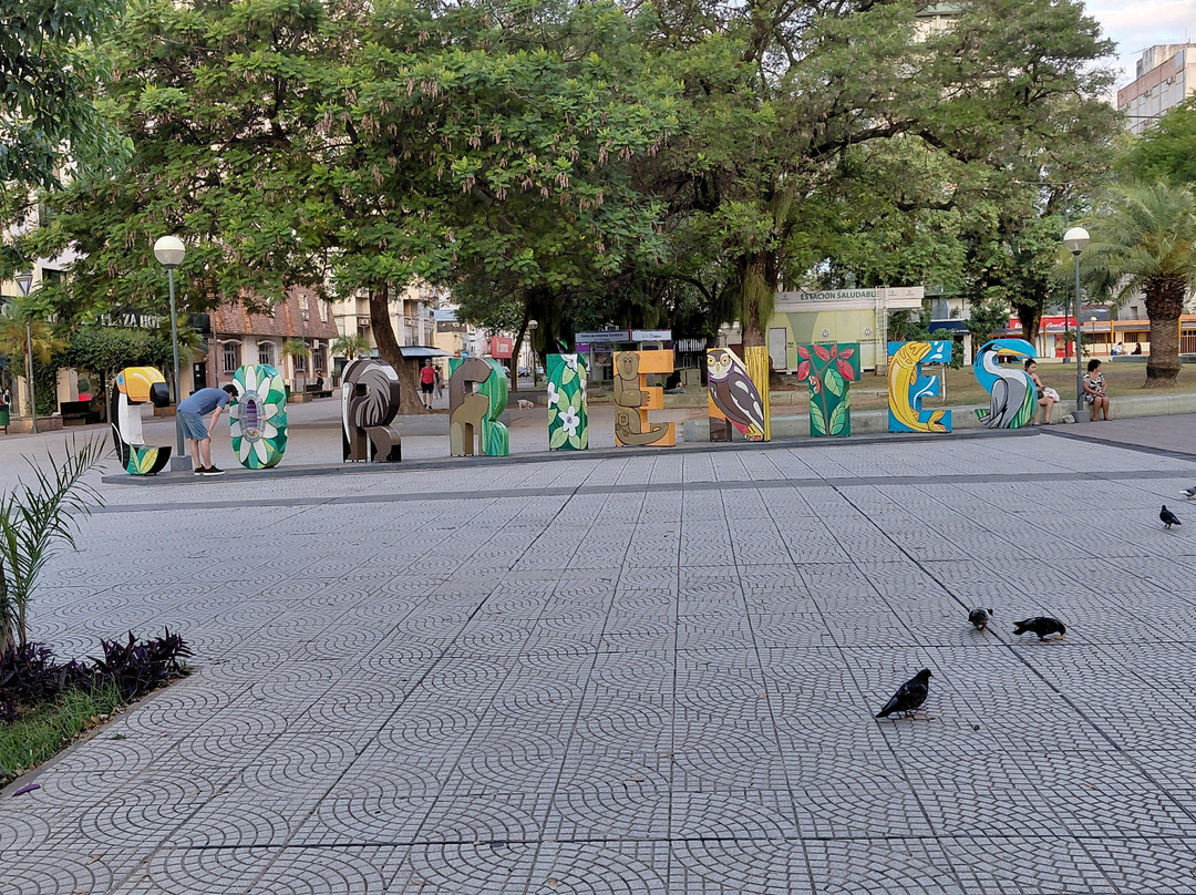 Plaza Sargento Cabral-科连特斯必去景点