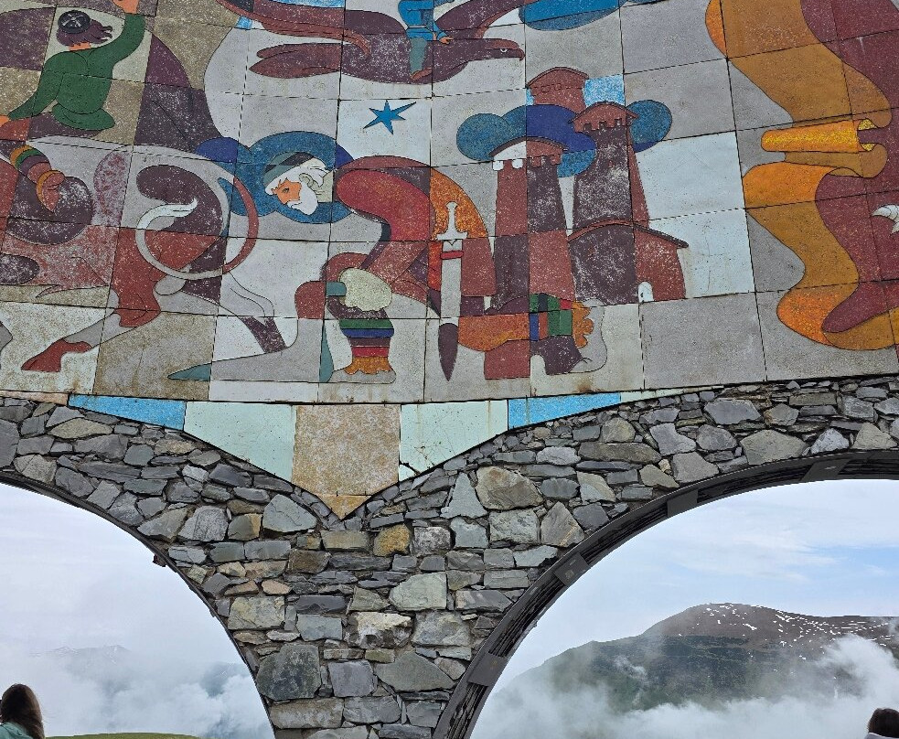 Russian Georgian Friendship Monument-古道里必去景点