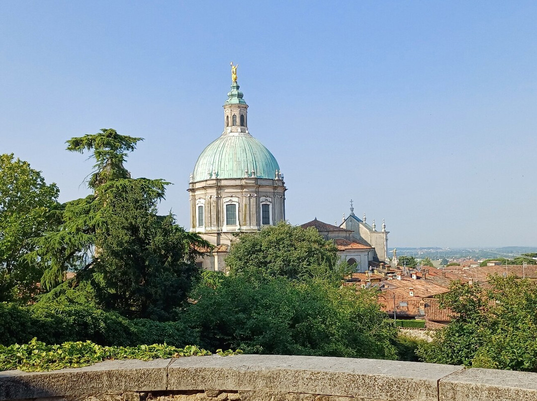 Basilica di San Giovanni-洛纳托德尔加尔达必去景点