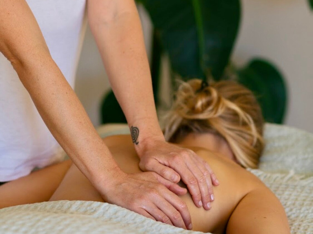 Alma Flow - Massage & Holistic Therapies-Ferrel必去景点