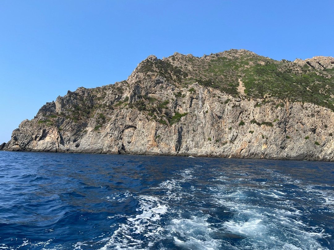 Pescaturismo Jessica E-Porto Pino必去景点