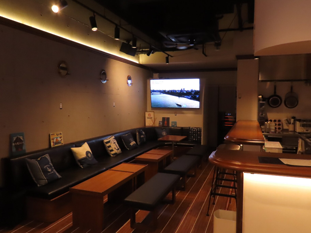 CRUISE AND THE CAFE