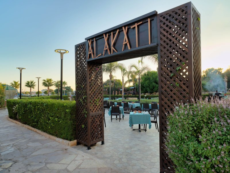 St Raphael Resort主图
