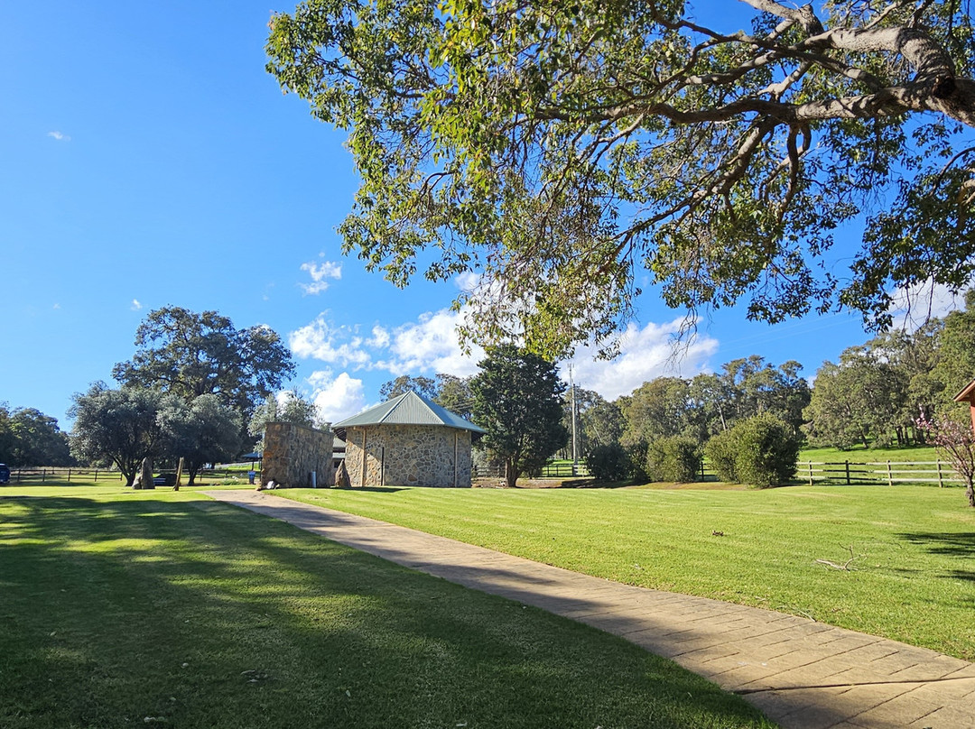 Harvey Internment Camp Memorial Shrine-Harvey必去景点