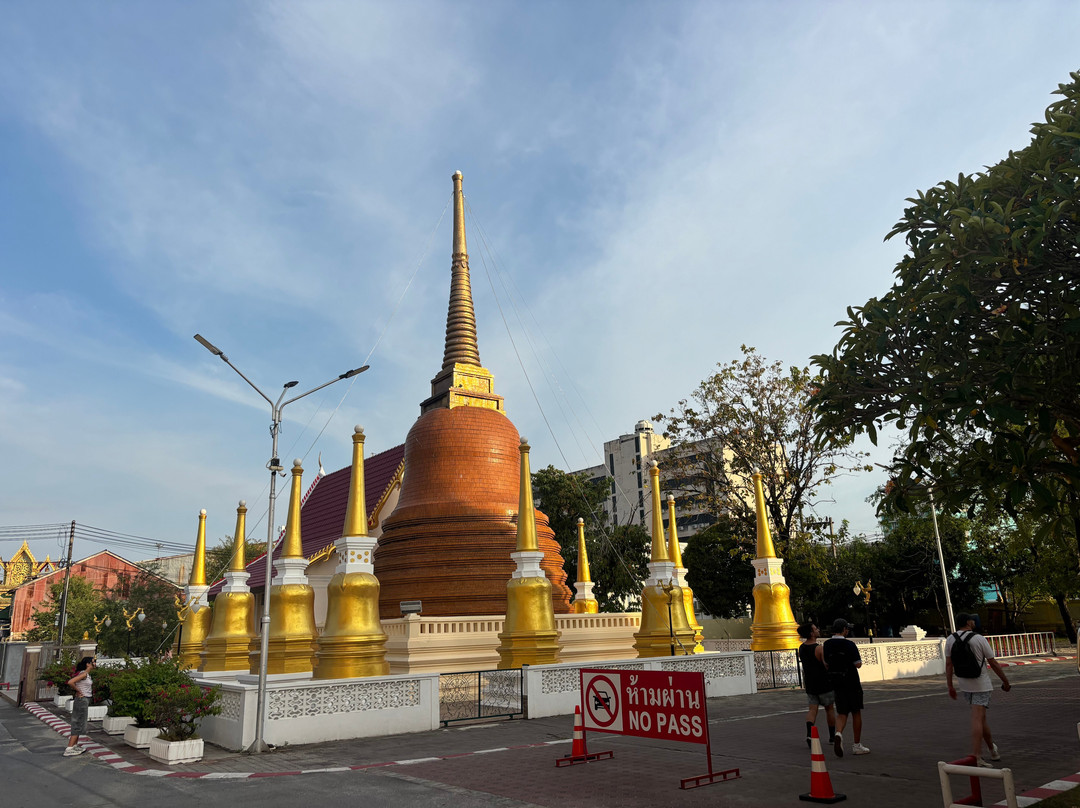 Wat Mongkol Nimit-Talat Yai必去景点