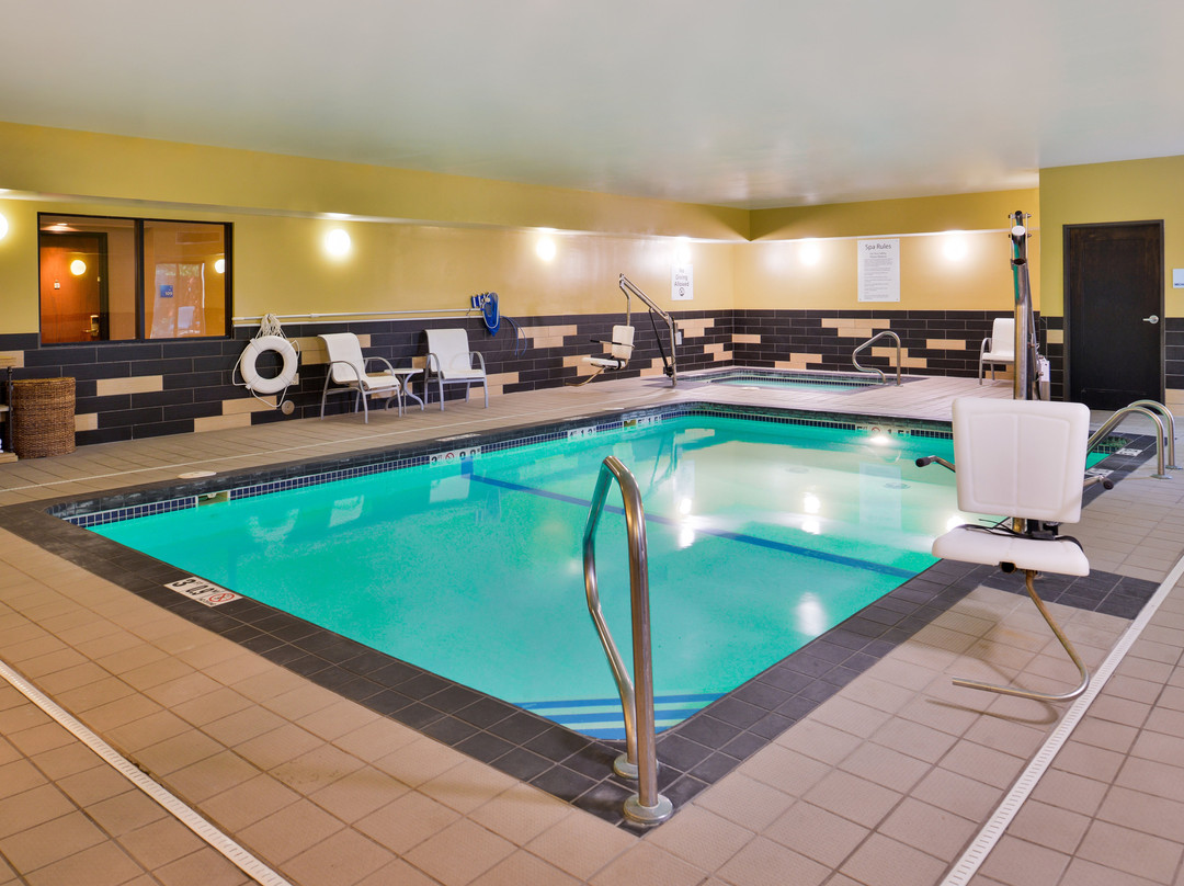 Holiday Inn Express & Suites Topeka West I-70 Wanamaker By IHG主图