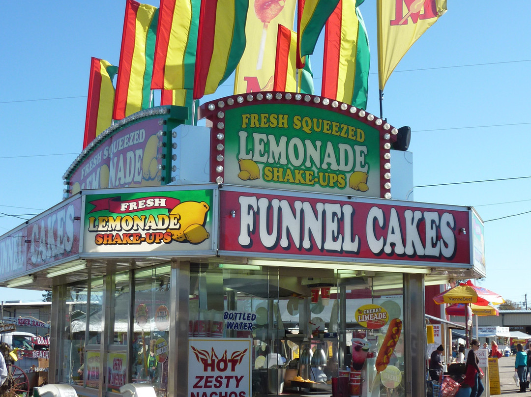 Edgewood旅游景点-First Monday