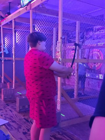 Asgard Axe Throwing-威斯康星峡谷必去景点