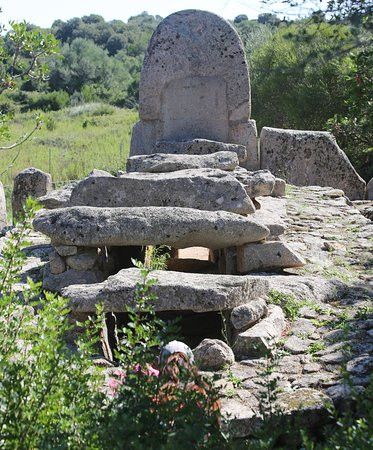 Tomba dei Giganti di Li Lolghi景点图片
