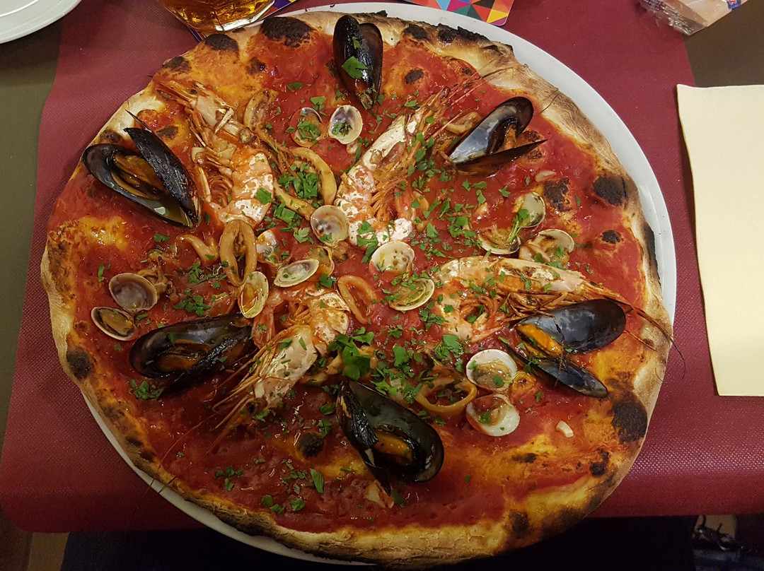 托雷利亚斯-德略布雷加特餐馆和美食-Luna Rossa Pizzeria
