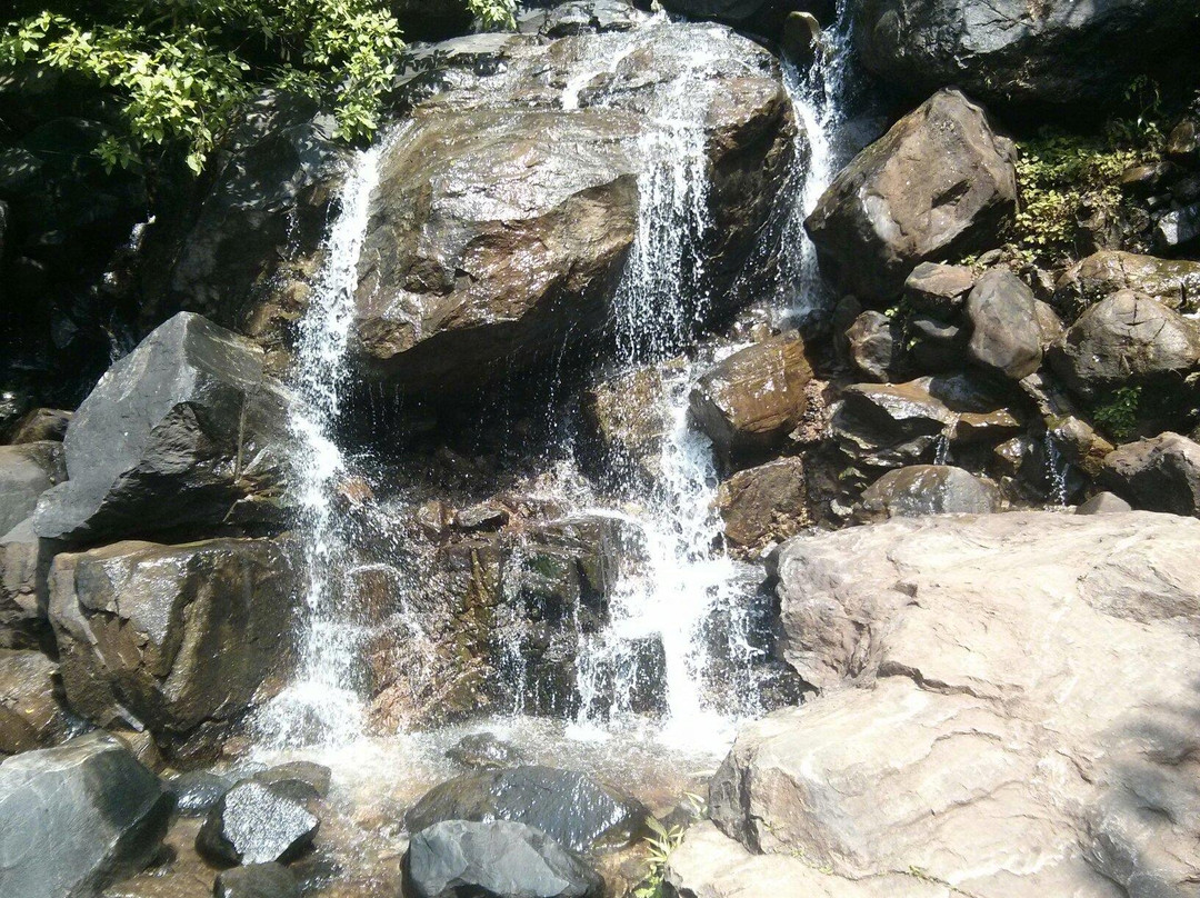 Anashi Waterfall景点图片