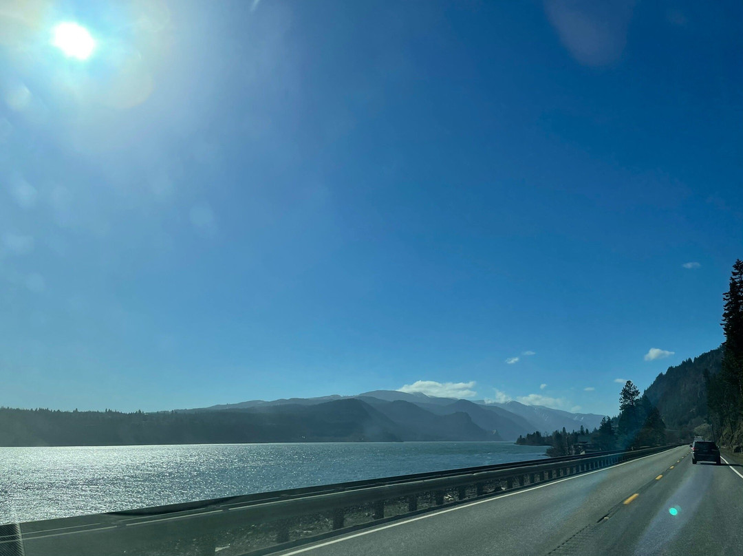 The Columbia River景点图片