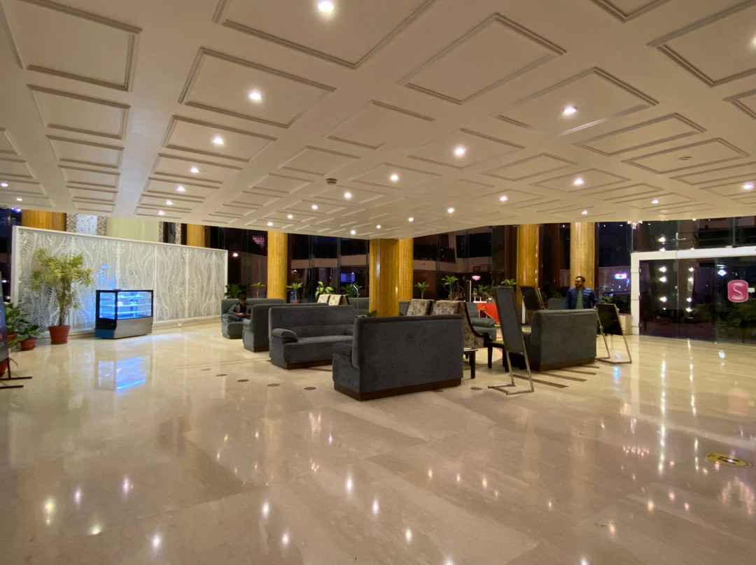 德拉敦纸牌酒店主图