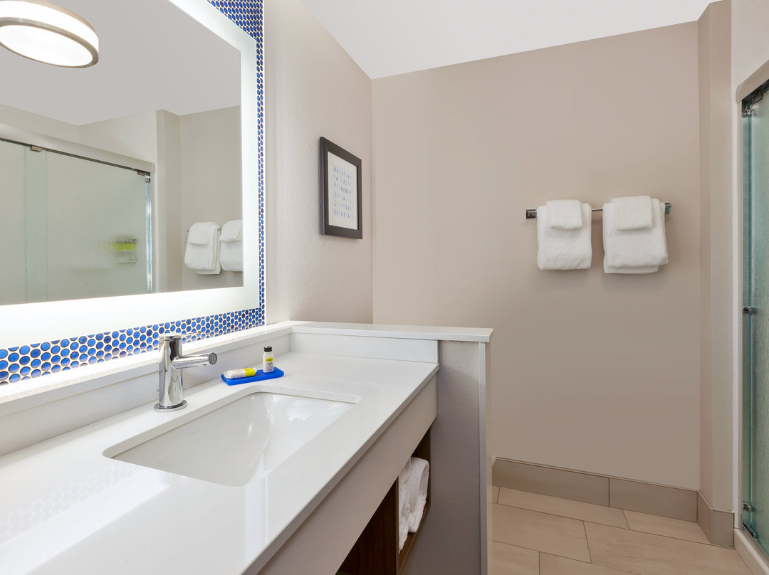 Holiday Inn Express & Suites Eau Claire West I-94 by IHG主图