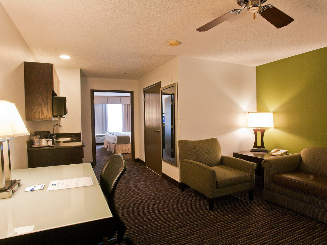 Holiday Inn Express & Suites Chicago-deerfield/lincolnshire By IHG主图