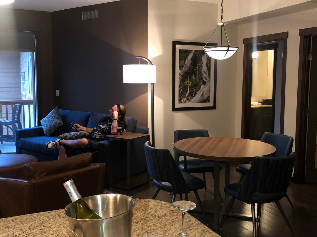 斯通里奇山度假酒店主图