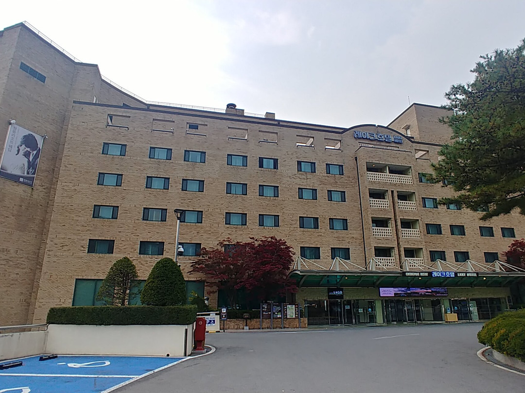 本昵客雅Premier清风湖酒店主图