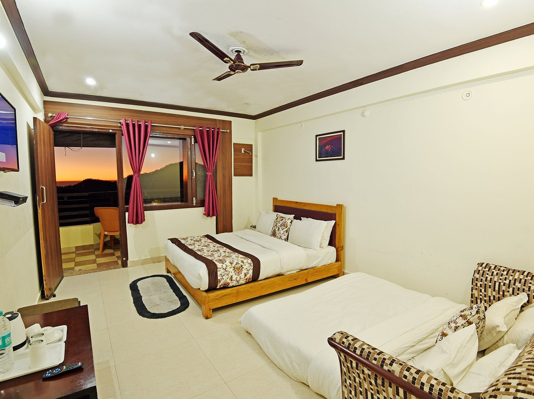 Green Roof Hotel & Resort主图